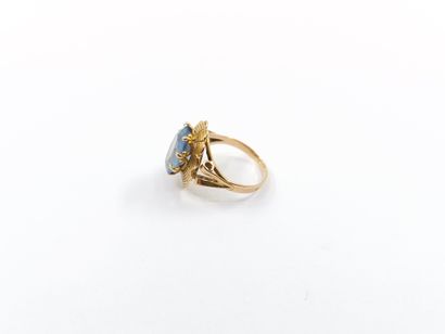BAGUE en or jaune 750° ornée d'une topaze...