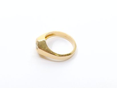 CHEVALIERE RING in 750° yellow gold set with...