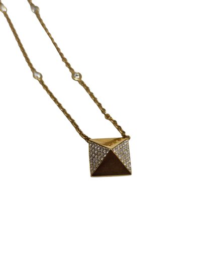 MESSIKA 
Collier en or jaune 750° ornée d'un...