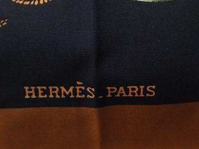 HERMES 
Carré en soie
