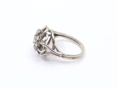 BAGUE en or gris 750° ornée d'un diamant...