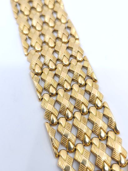 BRACELET manchette en or jaune 750° 
Poids...