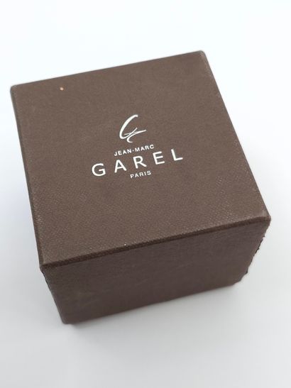 GAREL Jean-Marc 
Importante bague en or gris...