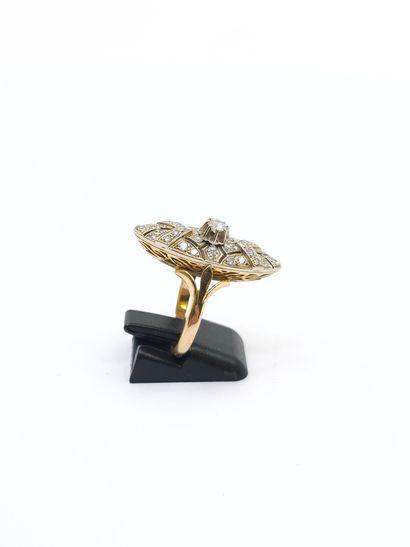 BAGUE marquise en or deux tons 750° ornée...