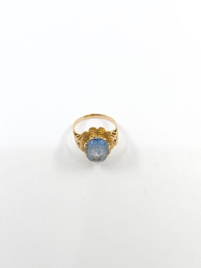 BAGUE en or jaune 750° ornée d'une topaze...