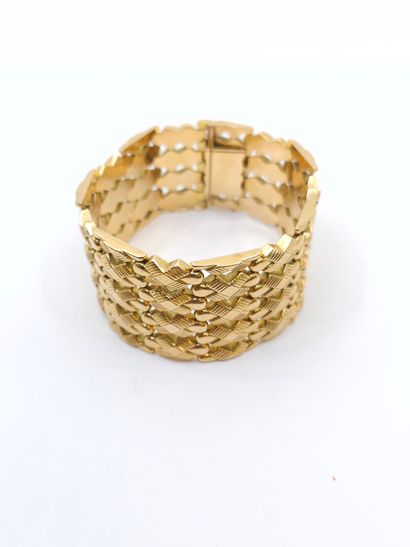 BRACELET manchette en or jaune 750° 
Poids...