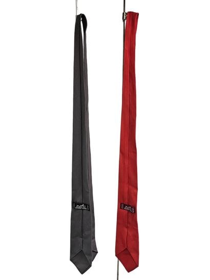 HERMES
Cravate en soie rouge 
Cravate en...
