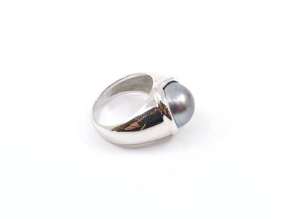 BAGUE en or gris 750° ornée d'une perle de...