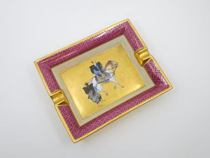 HERMES PARIS
Cendrier en porcelaine de forme...