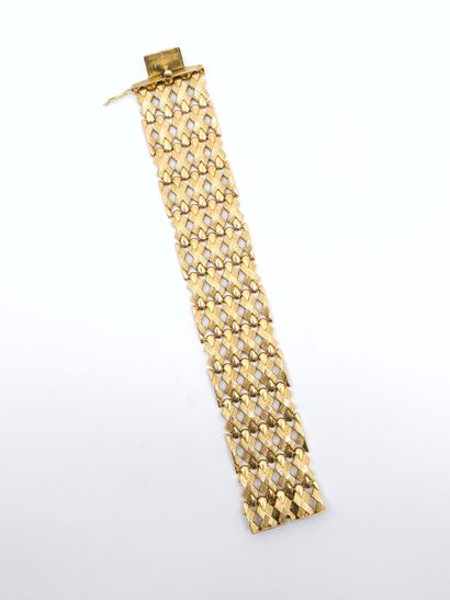 BRACELET manchette en or jaune 750° 
Poids...