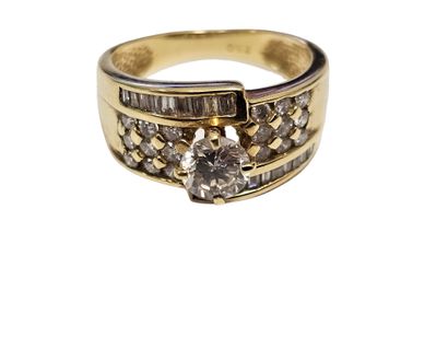 BAGUE en or jaune 750° ornée d'un diamant...
