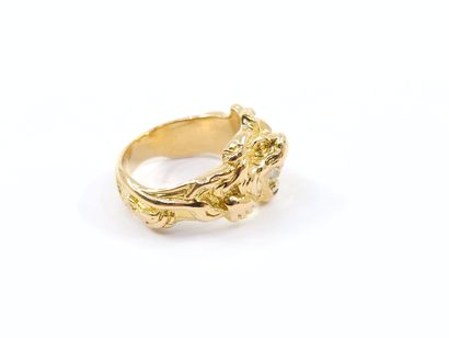 IMPORTANTE BAGUE en or jaune 750° ornée d'un...
