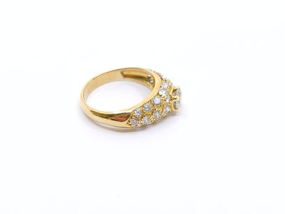 BAGUE en or jaune 750° ornée d'un diamant...