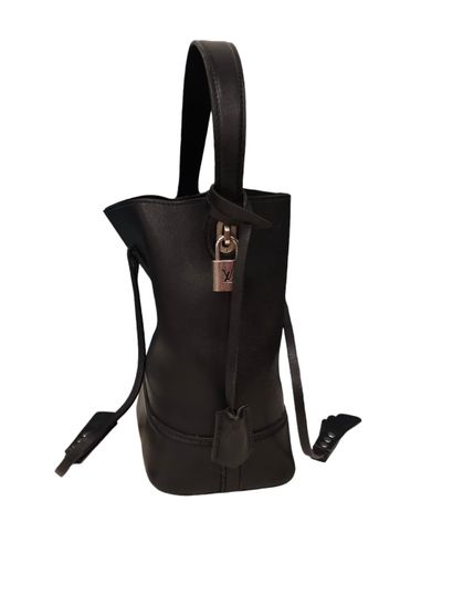 LOUIS VUITTON NN14 
Bucket bag in supple...