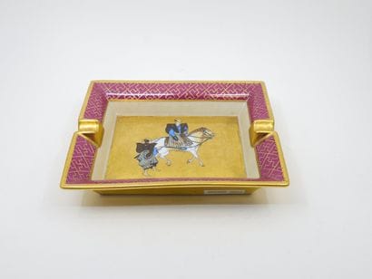 HERMES PARIS
Cendrier en porcelaine de forme...