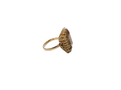 BAGUE cocktail en or jaune 750° ornée d'une...