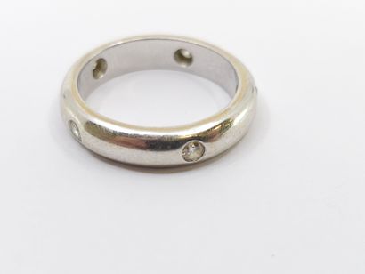 ALLIANCE in 750° white gold set with five...
