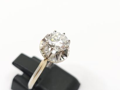 BAGUE solitaire en or gris 750 ornée d'un...