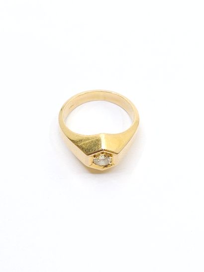 CHEVALIERE RING in 750° yellow gold set with...