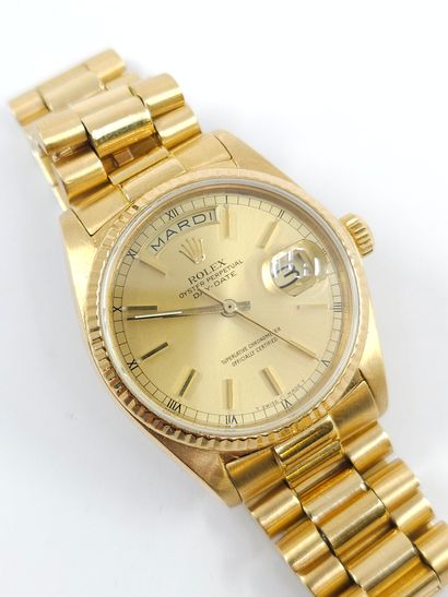 ROLEX day date en or jaune 750°, 
Boîtier...