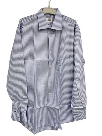 HERMES
Chemise bleue rayée
Taille 43 / 17
Chemise...