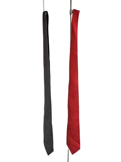 HERMES
Cravate en soie rouge 
Cravate en...