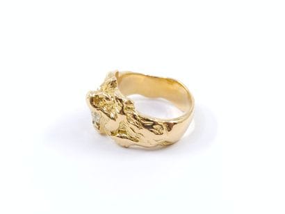 IMPORTANTE BAGUE en or jaune 750° ornée d'un...