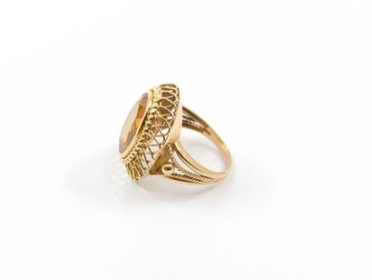 IMPORTANTE bague cocktail en or jaune 750°...