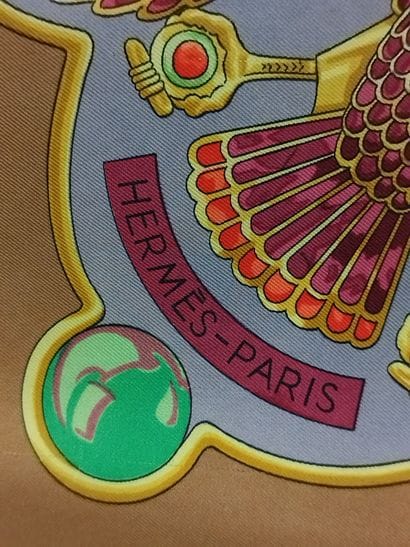 HERMES Paris 
Foulard en soie 