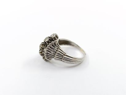 BAGUE en or gris 750° ornée d'une ligne de...