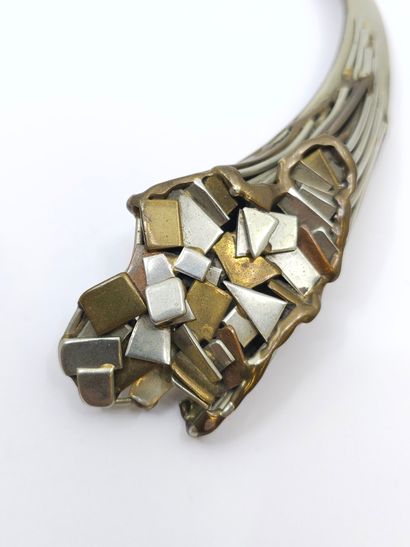 COLLIER torque en métal se terminant par...