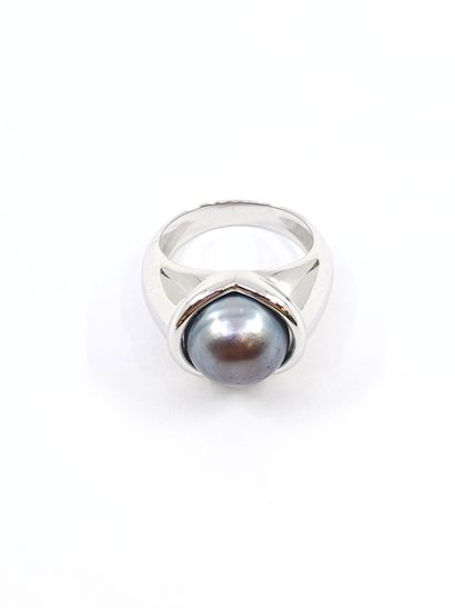 BAGUE en or gris 750° ornée d'une perle de...