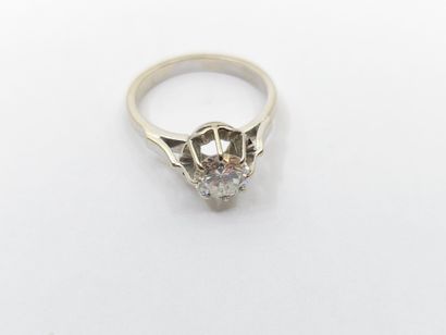 BAGUE en or gris 750° ornée d'un diamant...