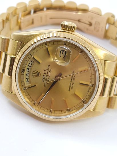 ROLEX day date en or jaune 750°, 
Boîtier...
