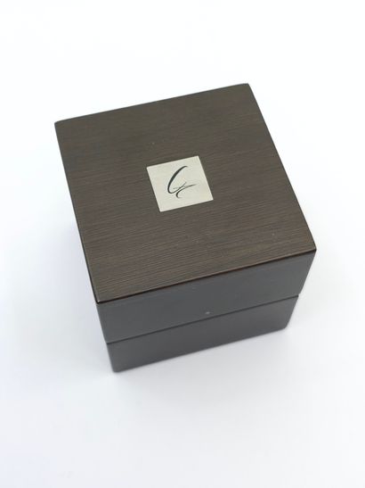 GAREL Jean-Marc 
Importante bague en or gris...
