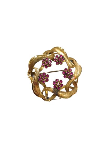 BROCHE en or jaune 750° à décor floral ornée...