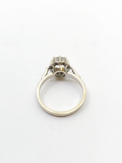 BAGUE en or gris 750° ornée d'un diamant...