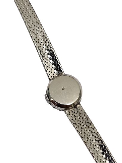 LIP 
Montre de dame en or 750° et platine,...