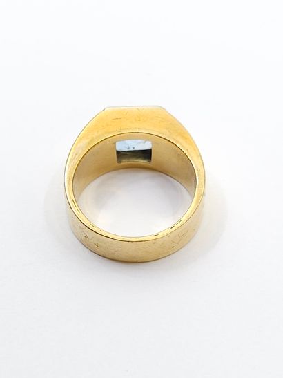 CHEVALIERE in 750° yellow gold set with a...