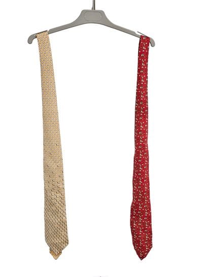 HERMES
Cravate en soie rouge 
Cravate en...