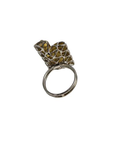 BAGUE en or deux tons composée de deux plateaux...