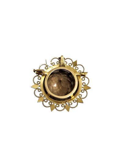 BROCHE en or jaune 750° ornée d'un important...