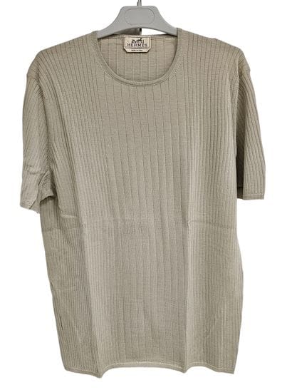 HERMES
Pull en cachemire beige
Taches
T-shirt...