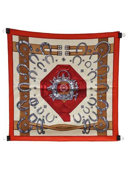 HERMES
Pochette en twill de soie à bord rouge
