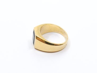 CHEVALIERE in 750° yellow gold set with a...