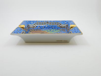 HERMES PARIS
Cendrier en porcelaine de forme...