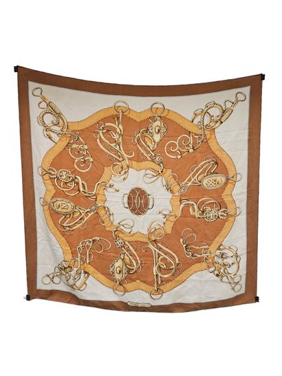 HERMES PARIS 
carre en twill de soie imprime...