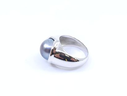 BAGUE en or gris 750° ornée d'une perle de...