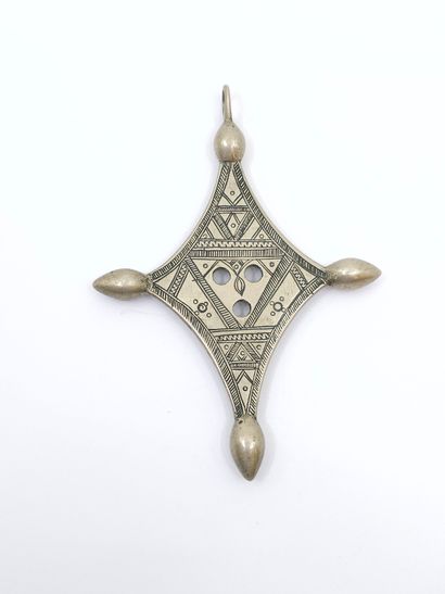 GROSSE CROIX TOUAREG en argent 
Dim : 120...