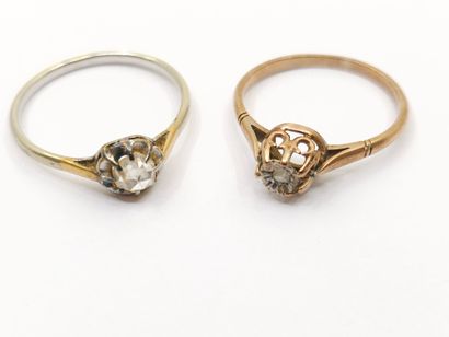 DEUX bagues de jeune fille en or 750° ornée...